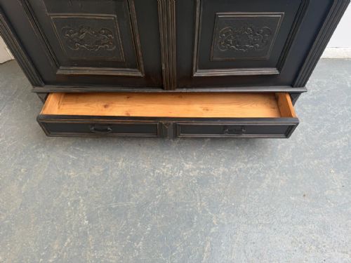 A BEAUTIFUL HUNGARIAN 1 PIECE PAINTED BLACK PINE OAK HALL WARDROBE - ADDITIONAL PHOTO 10