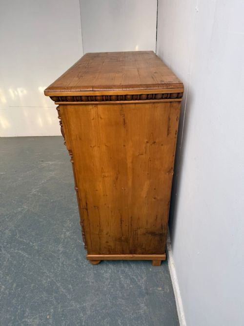 A HUGE ANTIQUE OLD PINE GENUINE VICTORIAN HUNGARIAN 5 DRAWER CHEST OF DRAWERS - ADDITIONAL PHOTO 3