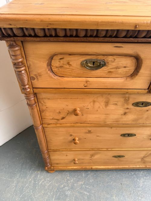 A HUGE ANTIQUE OLD PINE GENUINE VICTORIAN HUNGARIAN 5 DRAWER CHEST OF DRAWERS - ADDITIONAL PHOTO 5