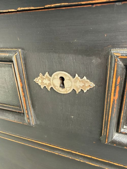 A MINT CLEAN ANTIQUE PINE HUNGARIAN VICTORIAN PAINTED BLACK CHEST OF DRAWERS - ADDITIONAL PHOTO 11
