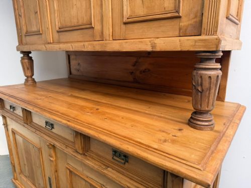 A MASSIVE IMPRESSIVE HUNGARIAN 3 DOOR ANTIQUE OLD PINE WAXED KITCHEN DRESSER - ADDITIONAL PHOTO 6