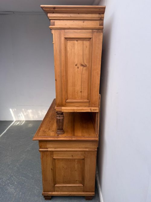 A MASSIVE IMPRESSIVE HUNGARIAN 3 DOOR ANTIQUE OLD PINE WAXED KITCHEN DRESSER - ADDITIONAL PHOTO 9