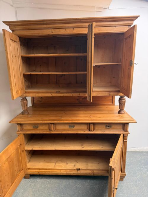 A MASSIVE IMPRESSIVE HUNGARIAN 3 DOOR ANTIQUE OLD PINE WAXED KITCHEN DRESSER - ADDITIONAL PHOTO 10