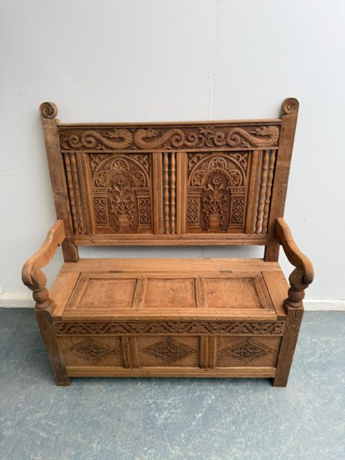 THE VERY BEST STRIPPED GOLDEN OAK 1920S CARVED 2 SEATER HALL BOX SETTLE - ADDITIONAL PHOTO 1