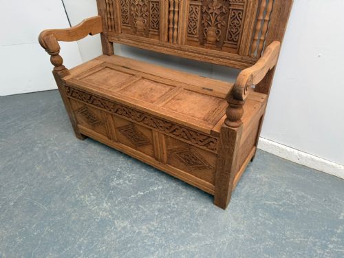 THE VERY BEST STRIPPED GOLDEN OAK 1920S CARVED 2 SEATER HALL BOX SETTLE - ADDITIONAL PHOTO 4