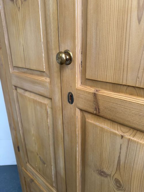A FANTASTIC GEORGIAN ANTIQUE PINE TALL 3 DOOR 1 PIECE CORNER DRINKS CABINET - ADDITIONAL PHOTO 4