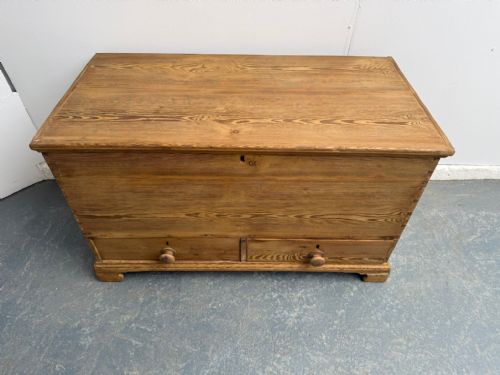 A CRACKING EARLY GEORGIAN WAXED ANTIQUE OLD PINE 2 DRAWER BOX - ADDITIONAL PHOTO 3