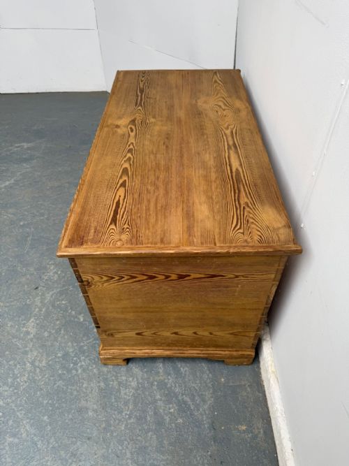 A CRACKING EARLY GEORGIAN WAXED ANTIQUE OLD PINE 2 DRAWER BOX - ADDITIONAL PHOTO 4