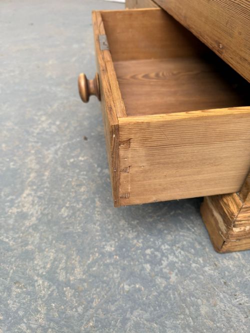 A CRACKING EARLY GEORGIAN WAXED ANTIQUE OLD PINE 2 DRAWER BOX - ADDITIONAL PHOTO 6