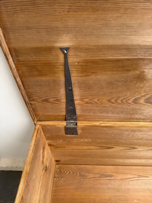 A CRACKING EARLY GEORGIAN WAXED ANTIQUE OLD PINE 2 DRAWER BOX - ADDITIONAL PHOTO 8