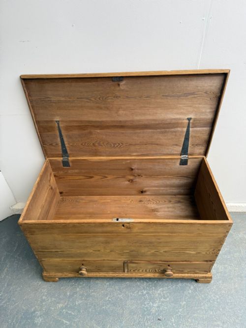 A CRACKING EARLY GEORGIAN WAXED ANTIQUE OLD PINE 2 DRAWER BOX - ADDITIONAL PHOTO 9