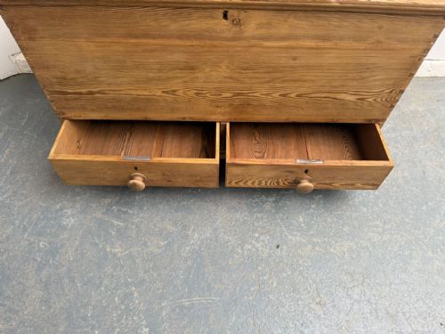 A CRACKING EARLY GEORGIAN WAXED ANTIQUE OLD PINE 2 DRAWER BOX - ADDITIONAL PHOTO 10
