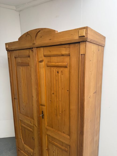 A LOVELY WAXED GENUINE HUNGARIAN VICTORIAN 1 PIECE 2 DOOR HALL WARDROBE - ADDITIONAL PHOTO 2