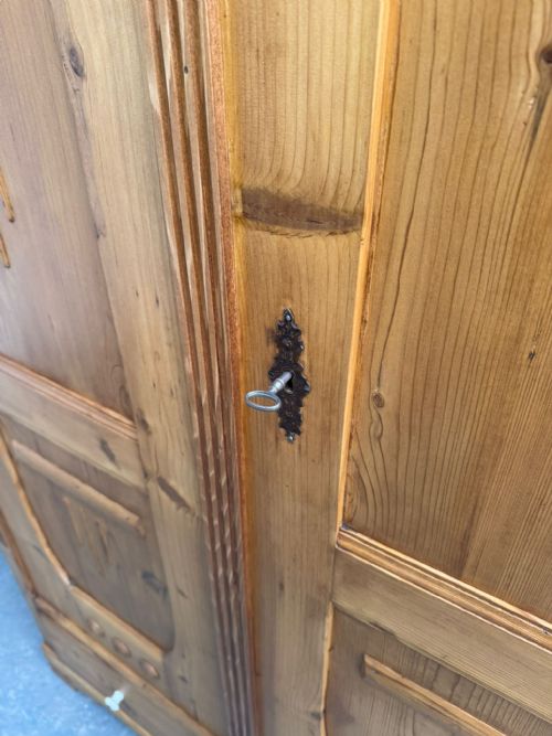 A LOVELY WAXED GENUINE HUNGARIAN VICTORIAN 1 PIECE 2 DOOR HALL WARDROBE - ADDITIONAL PHOTO 8