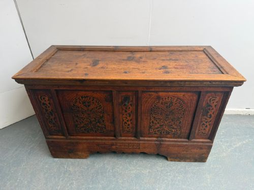 A GENUINE HUNGARIAN REGENCY MASSIVE ORIGINALLY PAINTED COFFER BOX - ADDITIONAL PHOTO 4