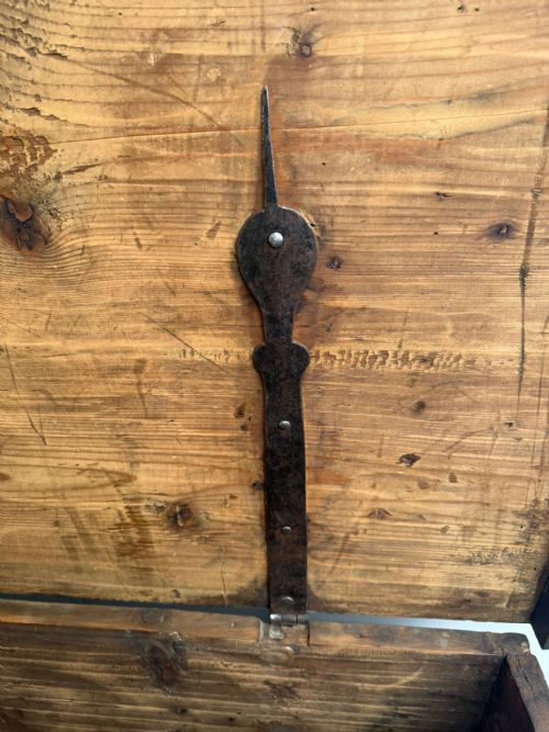 A GENUINE HUNGARIAN REGENCY MASSIVE ORIGINALLY PAINTED COFFER BOX - ADDITIONAL PHOTO 15