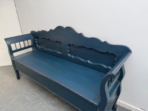 AN EARLY GEORGIAN ORIGINAL HUNGARIAN PAINTED BLUE ANTIQUE PINE 3 SEATER BENCH - ADDITIONAL PHOTO 1
