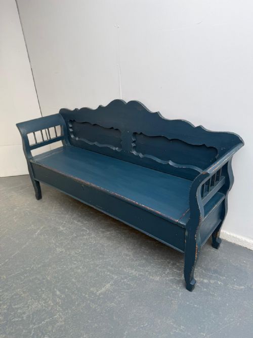 AN EARLY GEORGIAN ORIGINAL HUNGARIAN PAINTED BLUE ANTIQUE PINE 3 SEATER BENCH