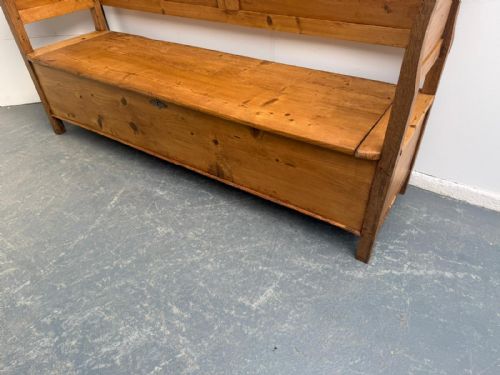 A LOVELY ORIGINAL HUNGARIAN ANTIQUE OLD PINE WAXED GEORGIAN 3 SEATER BENCH - ADDITIONAL PHOTO 1