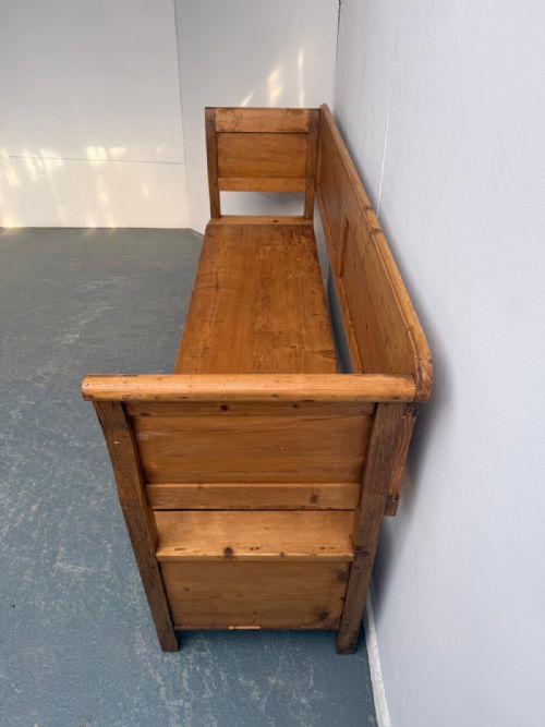 A LOVELY ORIGINAL HUNGARIAN ANTIQUE OLD PINE WAXED GEORGIAN 3 SEATER BENCH - ADDITIONAL PHOTO 7