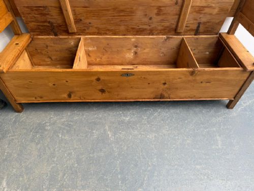 A LOVELY ORIGINAL HUNGARIAN ANTIQUE OLD PINE WAXED GEORGIAN 3 SEATER BENCH - ADDITIONAL PHOTO 8