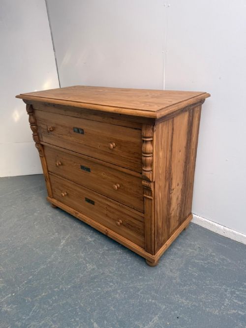AN EARLY VICTORIAN ANTIQUE OLD PINE HUNGARIAN WAXED 3 DRAWER CHEST OF DRAWERS