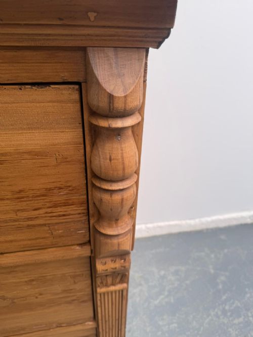AN EARLY VICTORIAN ANTIQUE OLD PINE HUNGARIAN WAXED 3 DRAWER CHEST OF DRAWERS - ADDITIONAL PHOTO 2
