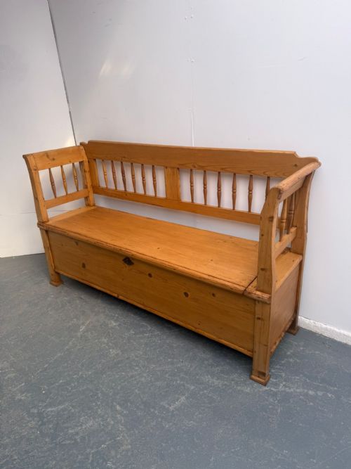 A LOVELY ORIGINAL HUNGARIAN SPINDLED PINE WAXED VICTORIAN 3 SEATER BENCH