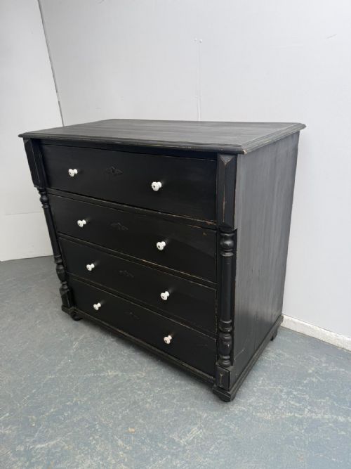A MINT CLEAN PAINTED BLACK ORIGINAL HUNGARIAN 4DRAWER VICTORIAN CHEST OF DRAWERS