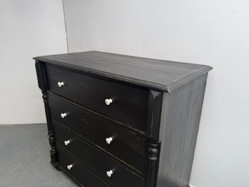 A MINT CLEAN PAINTED BLACK ORIGINAL HUNGARIAN 4DRAWER VICTORIAN CHEST OF DRAWERS - ADDITIONAL PHOTO 5