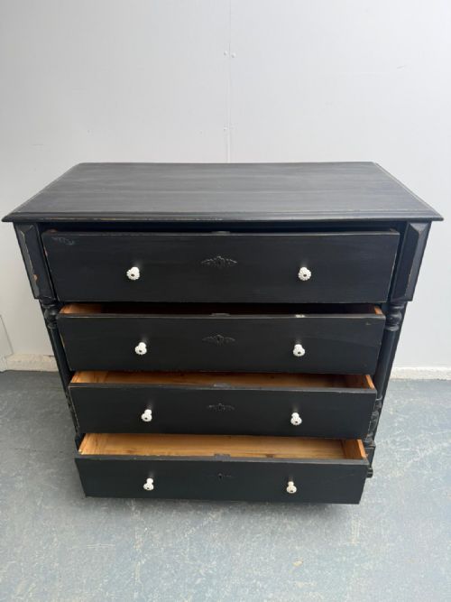 A MINT CLEAN PAINTED BLACK ORIGINAL HUNGARIAN 4DRAWER VICTORIAN CHEST OF DRAWERS - ADDITIONAL PHOTO 6