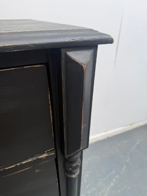 A MINT CLEAN PAINTED BLACK ORIGINAL HUNGARIAN 4DRAWER VICTORIAN CHEST OF DRAWERS - ADDITIONAL PHOTO 8