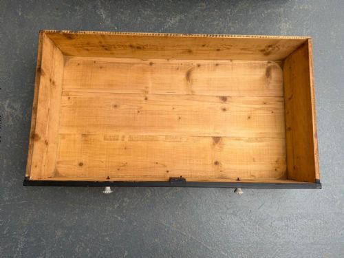 A MINT CLEAN PAINTED BLACK ORIGINAL HUNGARIAN 4DRAWER VICTORIAN CHEST OF DRAWERS - ADDITIONAL PHOTO 9