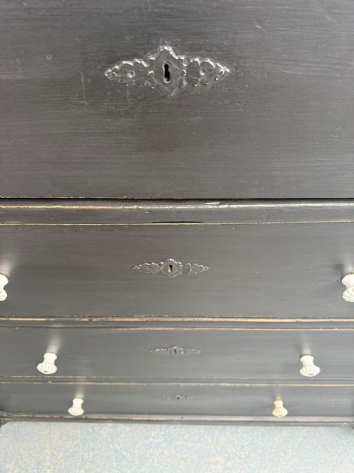 A MINT CLEAN PAINTED BLACK ORIGINAL HUNGARIAN 4DRAWER VICTORIAN CHEST OF DRAWERS - ADDITIONAL PHOTO 10