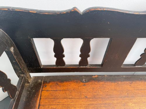 A GEORGIAN ORIGINAL HUNGARIAN PAINTED BLACK ANTIQUE PINE 3 SEATER BENCH - ADDITIONAL PHOTO 4
