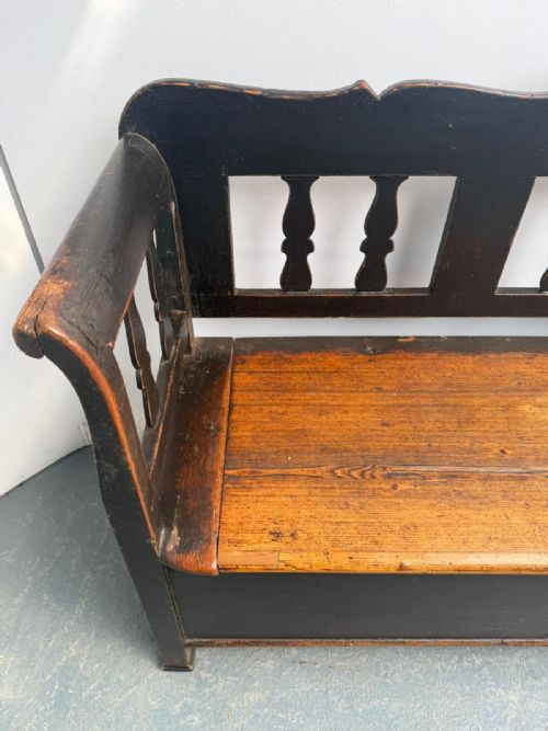 A GEORGIAN ORIGINAL HUNGARIAN PAINTED BLACK ANTIQUE PINE 3 SEATER BENCH - ADDITIONAL PHOTO 6