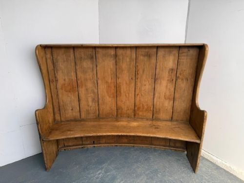 A SUPERB ORIGINAL EARLY VICTORIAN ANTIQUE PINE WAXED BARREL 3 SEATER SETTLE - ADDITIONAL PHOTO 3