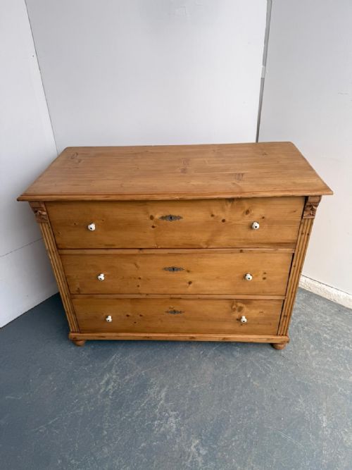 A BEAUTIFUL VICTORIAN ANTIQUE PINE HUNGARIAN WAXED 3 DRAWER CHEST OF DRAWERS - ADDITIONAL PHOTO 1