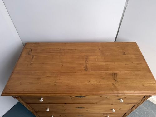 A BEAUTIFUL VICTORIAN ANTIQUE PINE HUNGARIAN WAXED 3 DRAWER CHEST OF DRAWERS - ADDITIONAL PHOTO 5