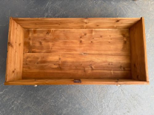 A BEAUTIFUL VICTORIAN ANTIQUE PINE HUNGARIAN WAXED 3 DRAWER CHEST OF DRAWERS - ADDITIONAL PHOTO 9