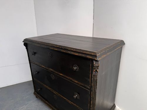 A RARE ORIGINAL HUNGARIAN GEORGIAN PINE BLACK 3 DRAWER CHEST OF DRAWERS - ADDITIONAL PHOTO 3
