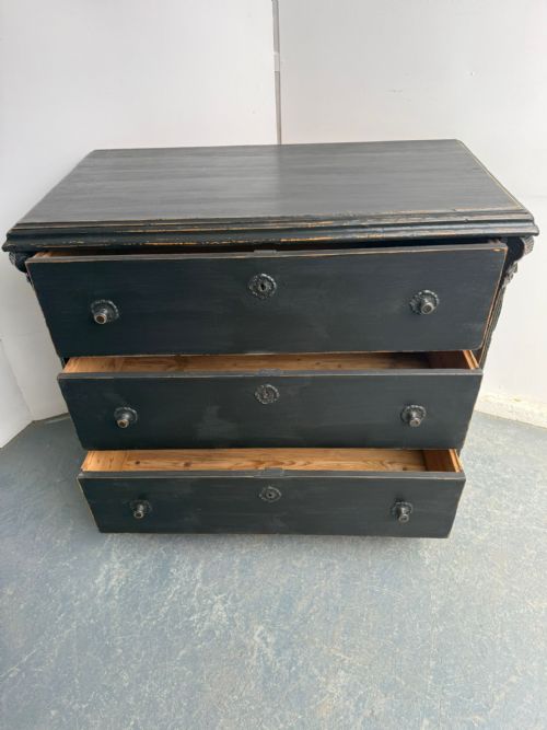 A RARE ORIGINAL HUNGARIAN GEORGIAN PINE BLACK 3 DRAWER CHEST OF DRAWERS - ADDITIONAL PHOTO 11