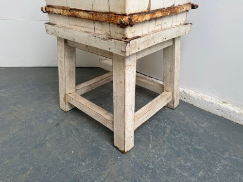 A FANTASTIC ORIGINAL HUNGARIAN LARGE PAINTED WHITE VICTORIAN BUTCHERS BLOCK - ADDITIONAL PHOTO 1