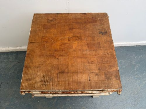 A SUPERB ORIGINAL HUNGARIAN LARGE PAINTED WHITE VICTORIAN BUTCHERS BLOCK - ADDITIONAL PHOTO 3