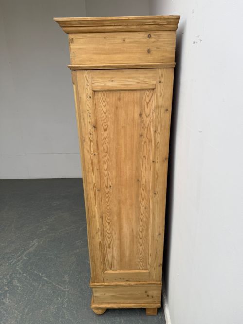 AN ORIGINAL GEORGIAN ANTIQUE PINE SHELVED 2 DOOR KNOCKDOWN WARDROBE TO PAINTWAX - ADDITIONAL PHOTO 1