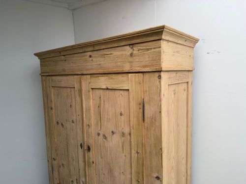 AN AMAZING GEORGIAN LARGE ANTIQUE OLD PINE 2 DOOR KNOCKDOWN WARDROBE WAXPAINT - ADDITIONAL PHOTO 1