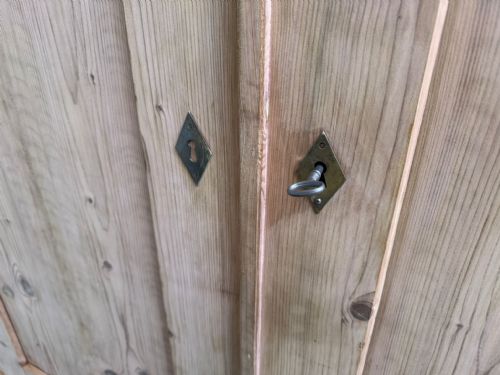 AN AMAZING GEORGIAN LARGE ANTIQUE OLD PINE 2 DOOR KNOCKDOWN WARDROBE WAXPAINT - ADDITIONAL PHOTO 3