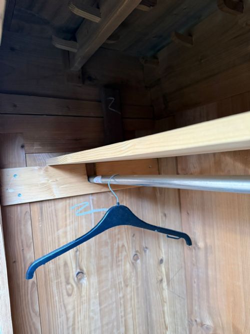 AN AMAZING GEORGIAN LARGE ANTIQUE OLD PINE 2 DOOR KNOCKDOWN WARDROBE WAXPAINT - ADDITIONAL PHOTO 6