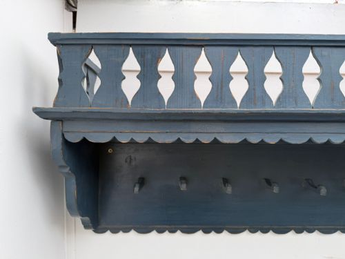 A BEAUTIFULLY PAINTED HUNGARIAN ORIGINAL PAINTED BLUE ANTIQUE PINE COAT RACK - ADDITIONAL PHOTO 2