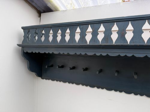 A BEAUTIFULLY PAINTED HUNGARIAN ORIGINAL PAINTED BLUE ANTIQUE PINE COAT RACK - ADDITIONAL PHOTO 3